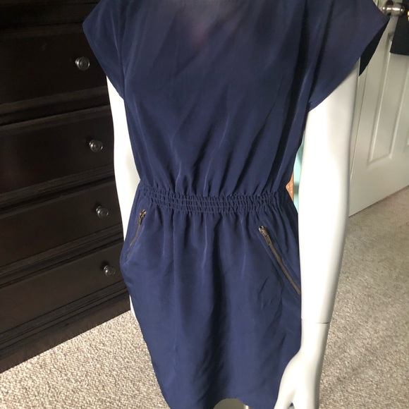 Navy dress, very flattering shape unknown brand ladies medium - Picture 6 of 6